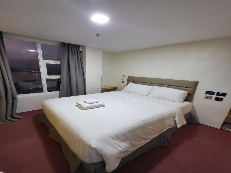 Sempre Premier Inn Mactan Airport Hotel image
