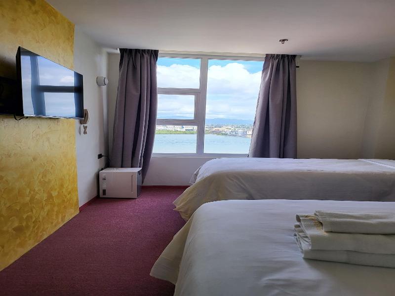 Sempre Premier Inn Mactan Airport Hotel image