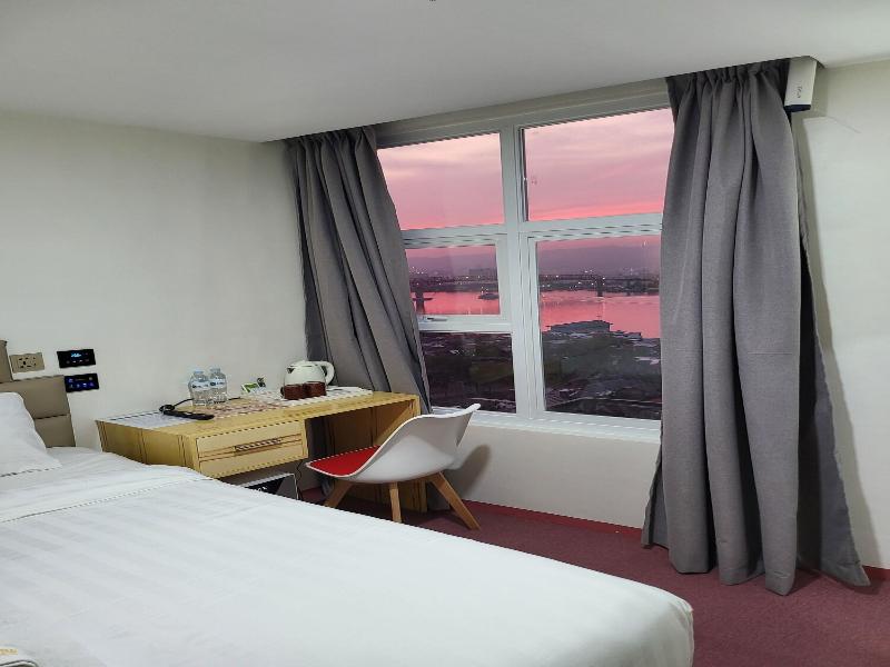 Sempre Premier Inn Mactan Airport Hotel image