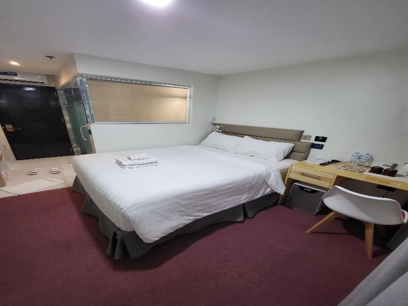Sempre Premier Inn Mactan Airport Hotel image