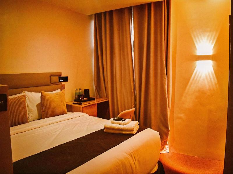 Sempre Premier Inn Mactan Airport Hotel image