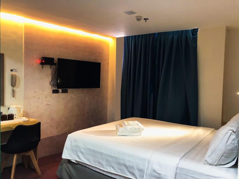 Sempre Premier Inn Mactan Airport Hotel image