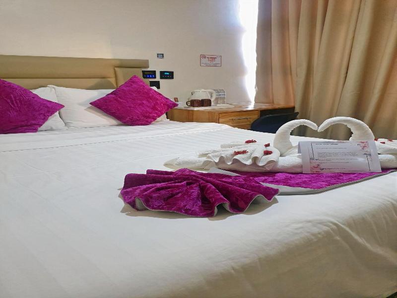 Sempre Premier Inn Mactan Airport Hotel image