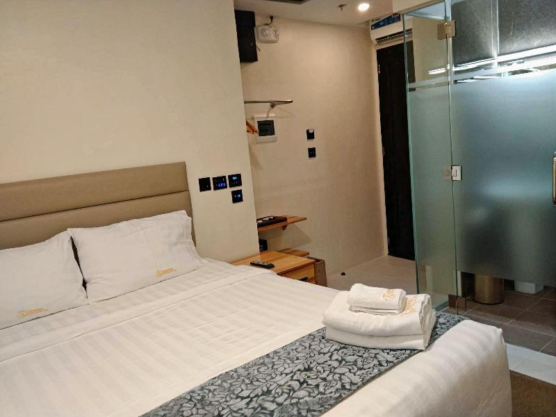 Sempre Premier Inn Mactan Airport Hotel image