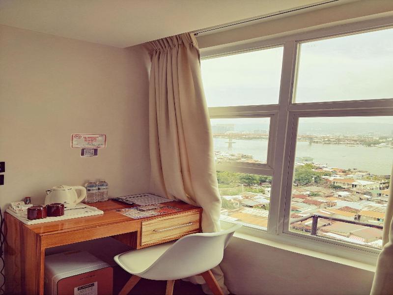 Sempre Premier Inn Mactan Airport Hotel image
