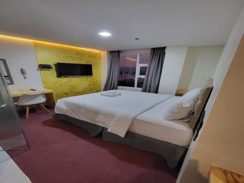 Sempre Premier Inn Mactan Airport Hotel image