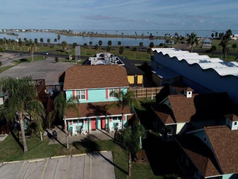 Candlelight Cottages By The Beach