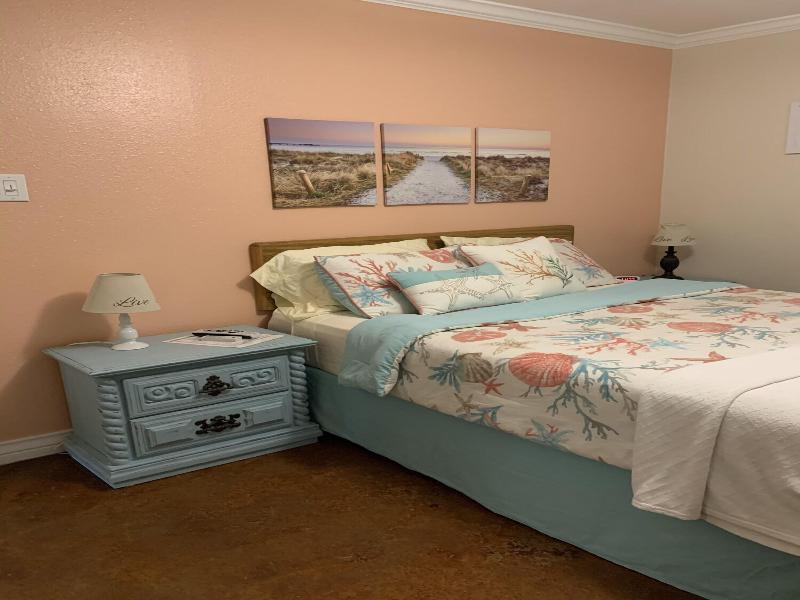 Candlelight Cottages By The Beach image