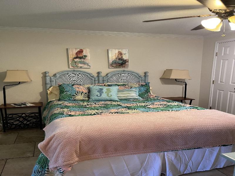 Candlelight Cottages By The Beach image