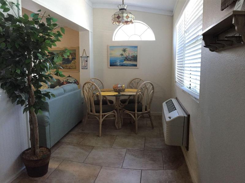 Candlelight Cottages By The Beach image