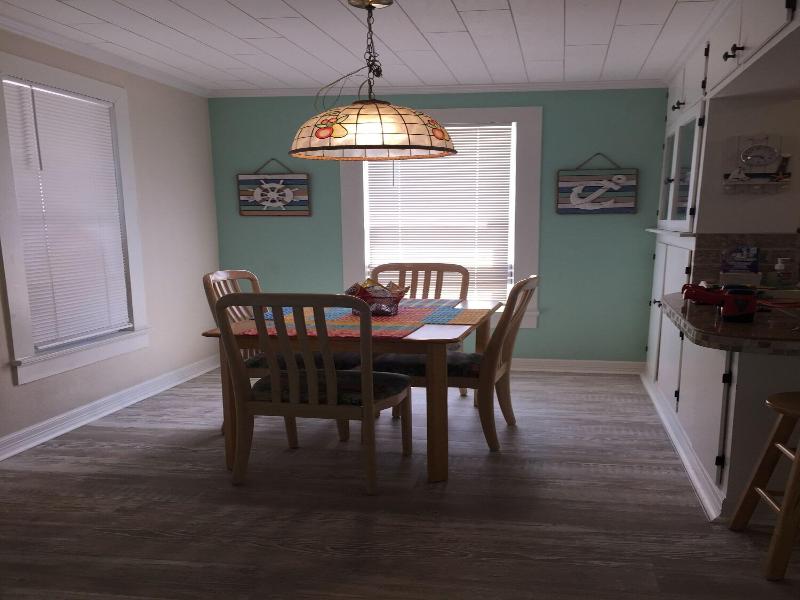 Candlelight Cottages By The Beach image