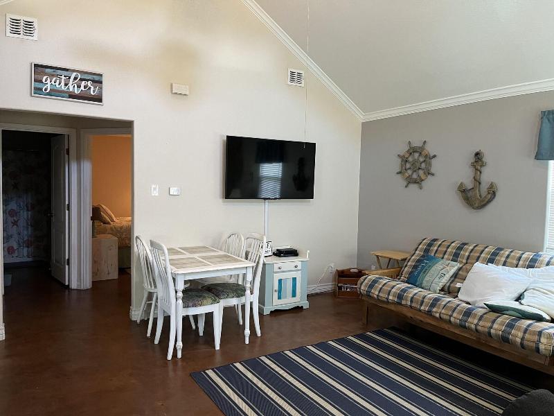 Candlelight Cottages By The Beach image
