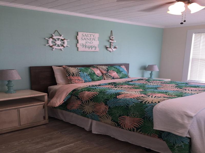 Candlelight Cottages By The Beach image