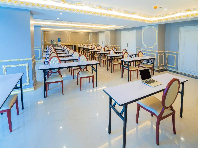 Lafaayette Luxury Suites Baguio image