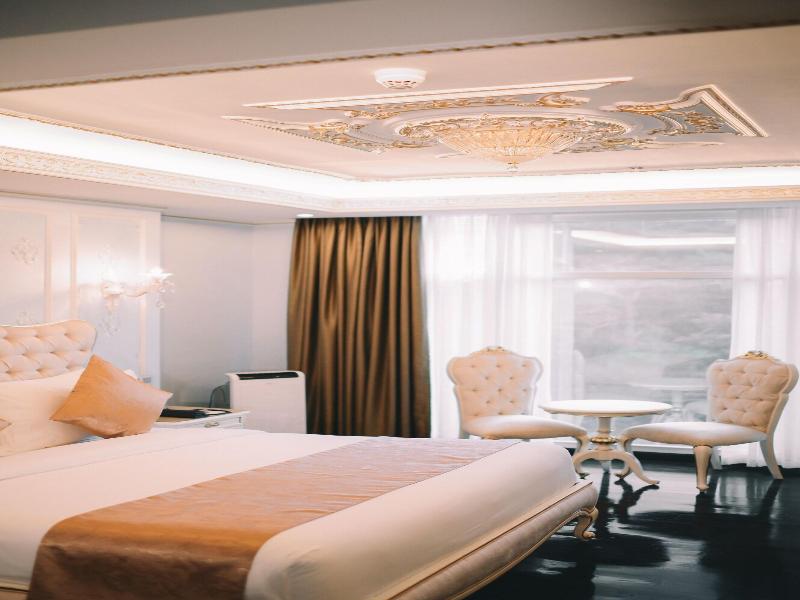 Lafaayette Luxury Suites Baguio image