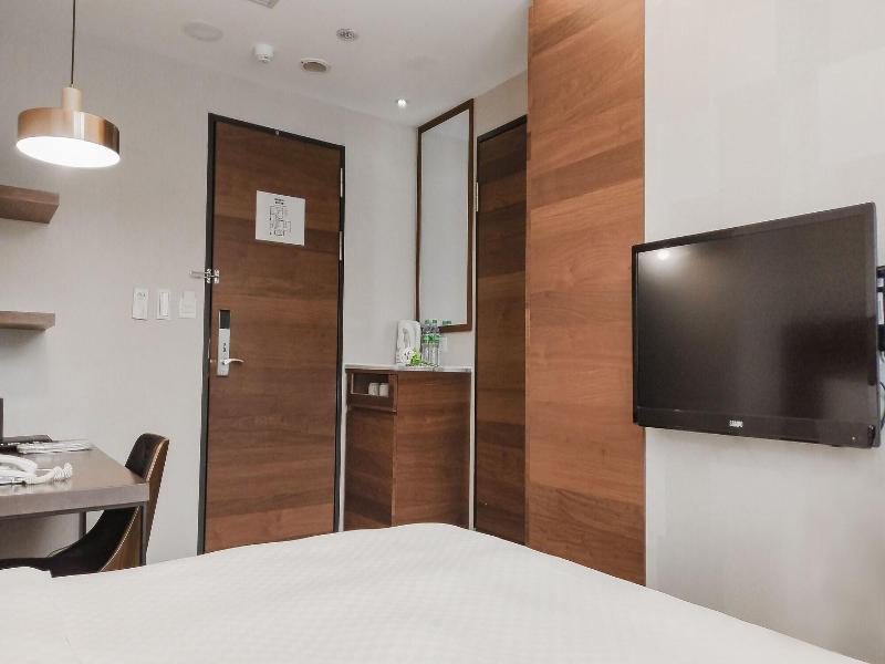 Check Inn Express Taipei Station image