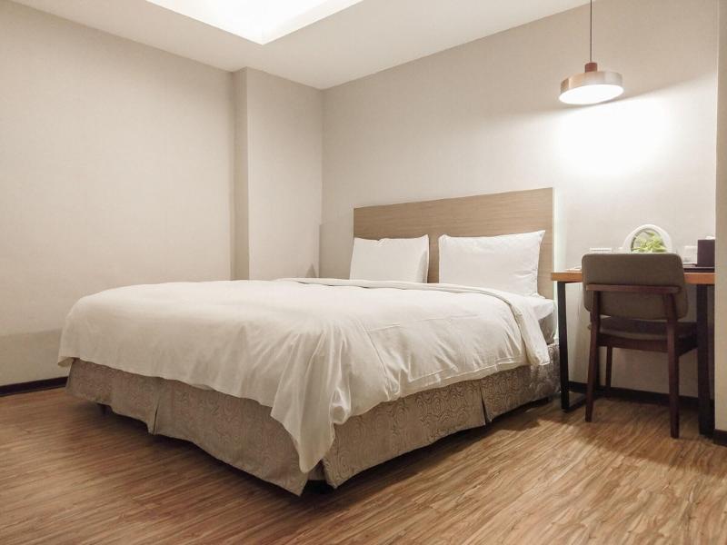 Check Inn Express Taipei Station image