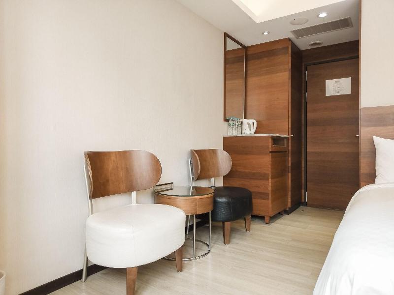 Check Inn Express Taipei Station image