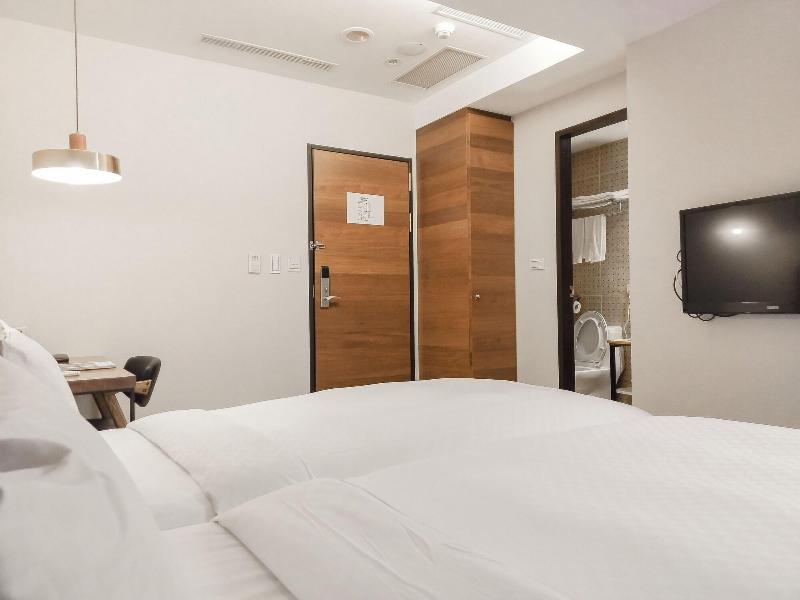 Check Inn Express Taipei Station image