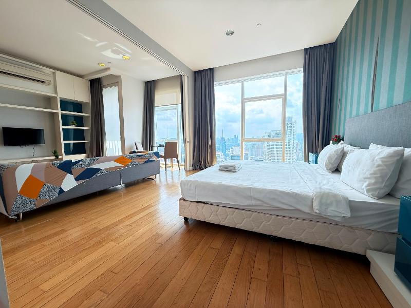 The Platinum Suites Klcc By Moonlight image