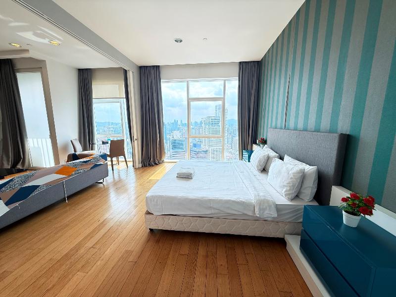 The Platinum Suites Klcc By Moonlight image