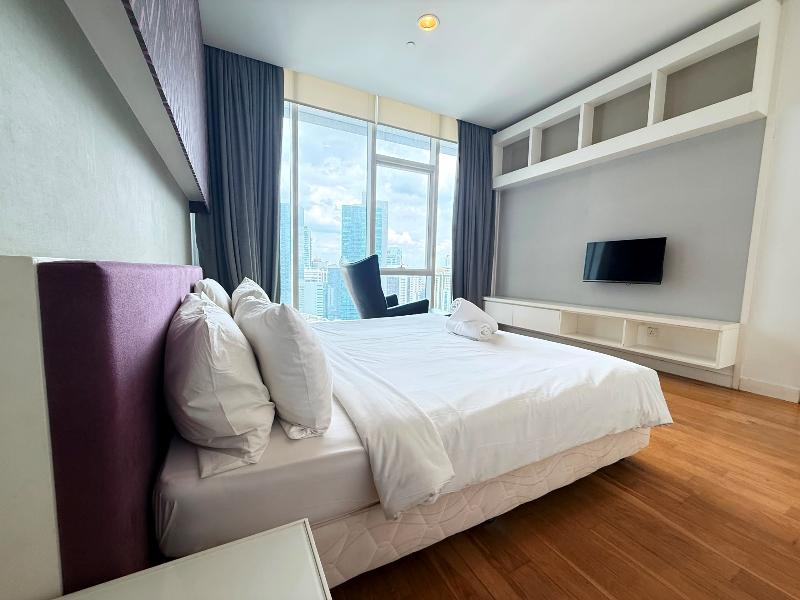 The Platinum Suites Klcc By Moonlight image