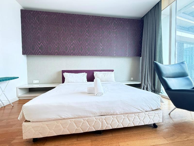 The Platinum Suites Klcc By Moonlight image