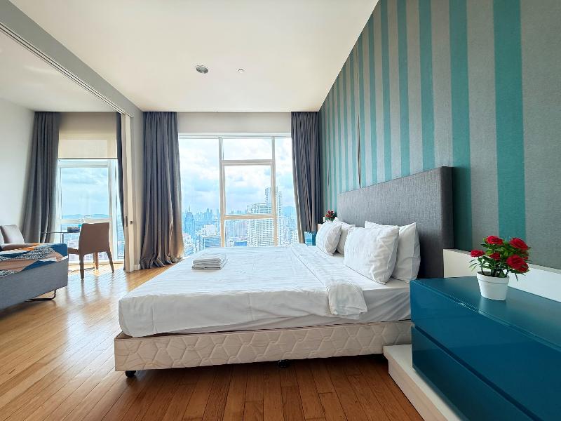 The Platinum Suites Klcc By Moonlight image