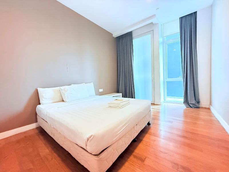 The Platinum Suites Klcc By Moonlight image