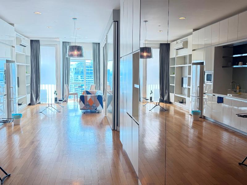 The Platinum Suites Klcc By Moonlight image