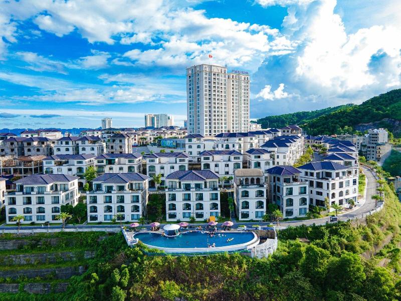 D'lioro Hotel & Resort