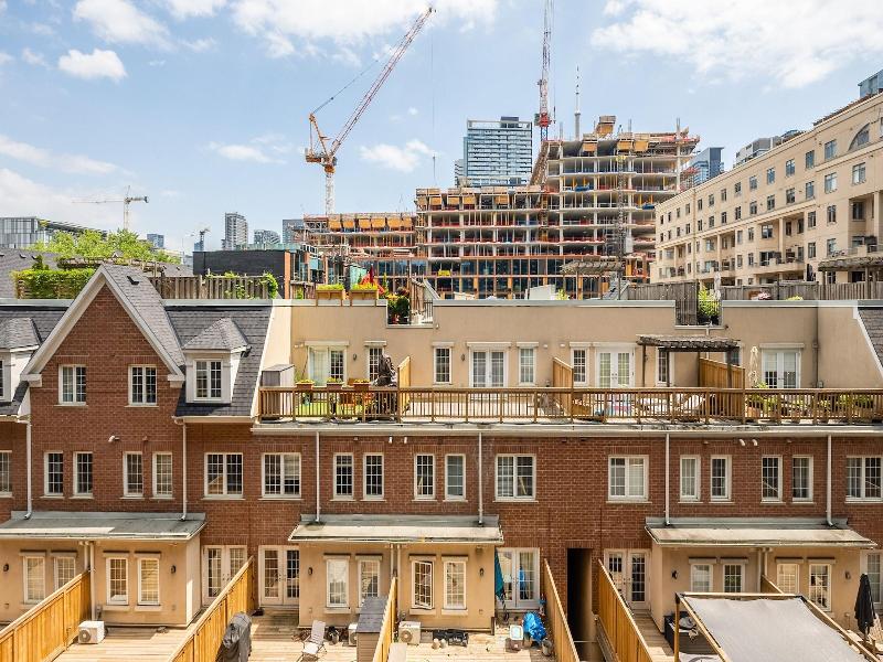 Beautiful Condos In The Heart Of Downtown — photo 15