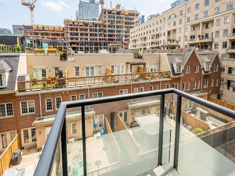 Beautiful Condos In The Heart Of Downtown — photo 35