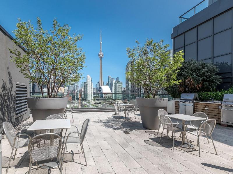 Beautiful Condos In The Heart Of Downtown — photo 34