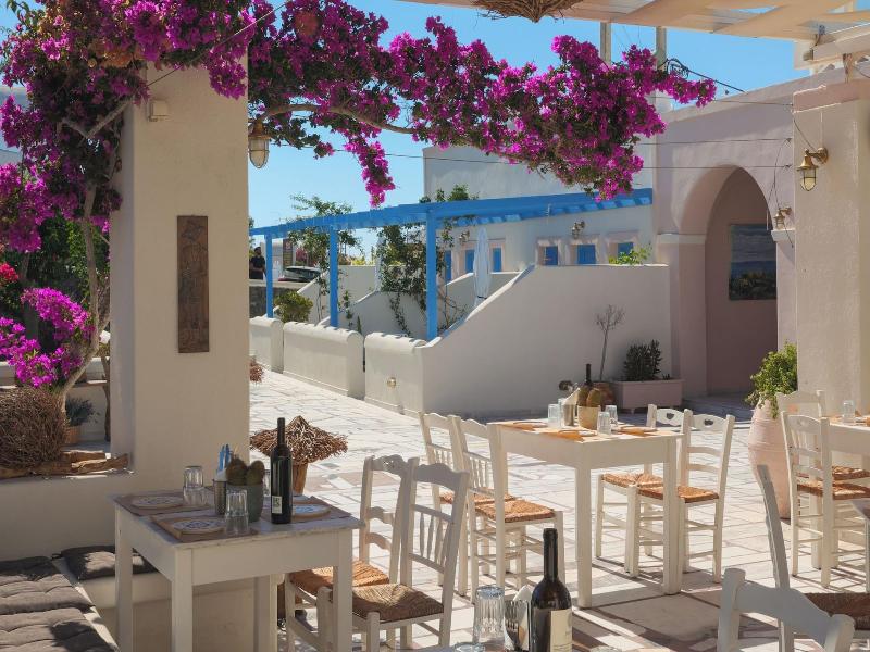 White Pearl Laokasti Suites