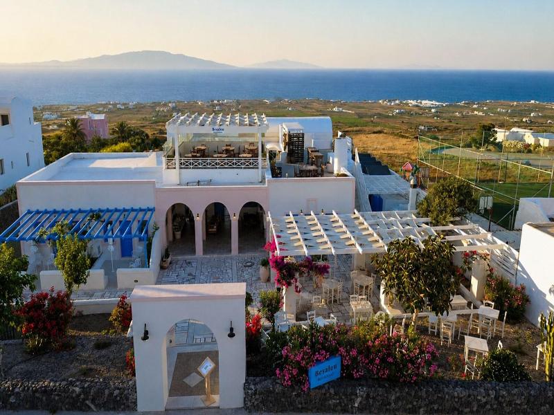 White Pearl Laokasti Suites