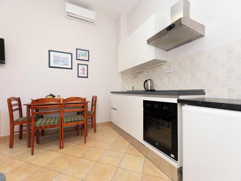 Apartments Ljiljana image