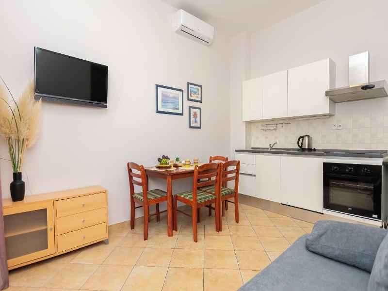 Apartments Ljiljana image