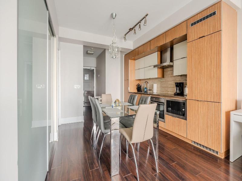 Modern Downtown Apartments — photo 10