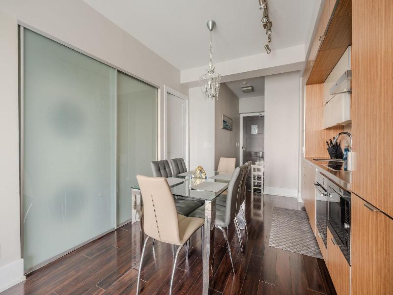 Modern Downtown Apartments — photo 6