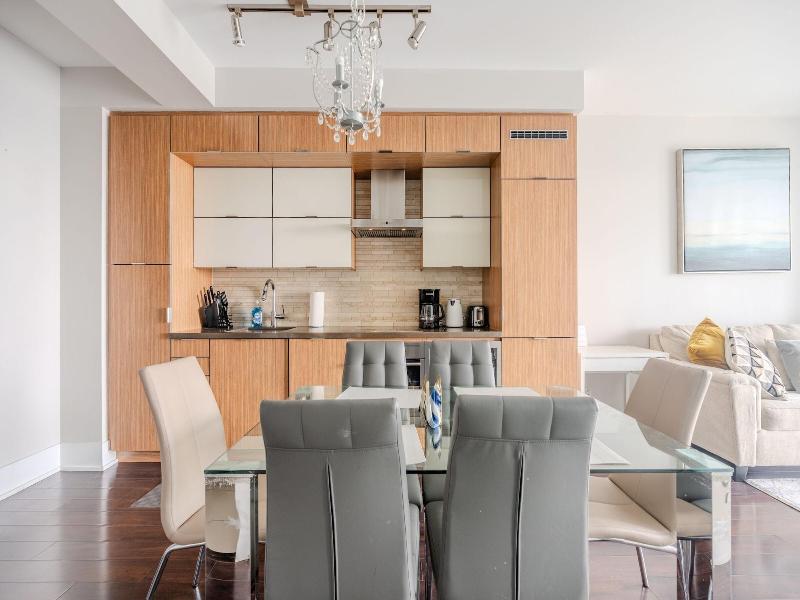 Modern Downtown Apartments — photo 3