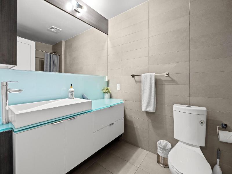 Modern Downtown Apartments — photo 35