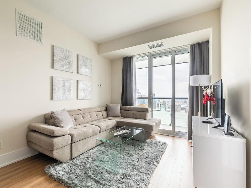 Modern Downtown Apartments — photo 29