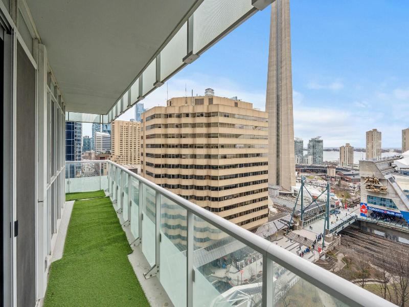 Modern Downtown Apartments — photo 65