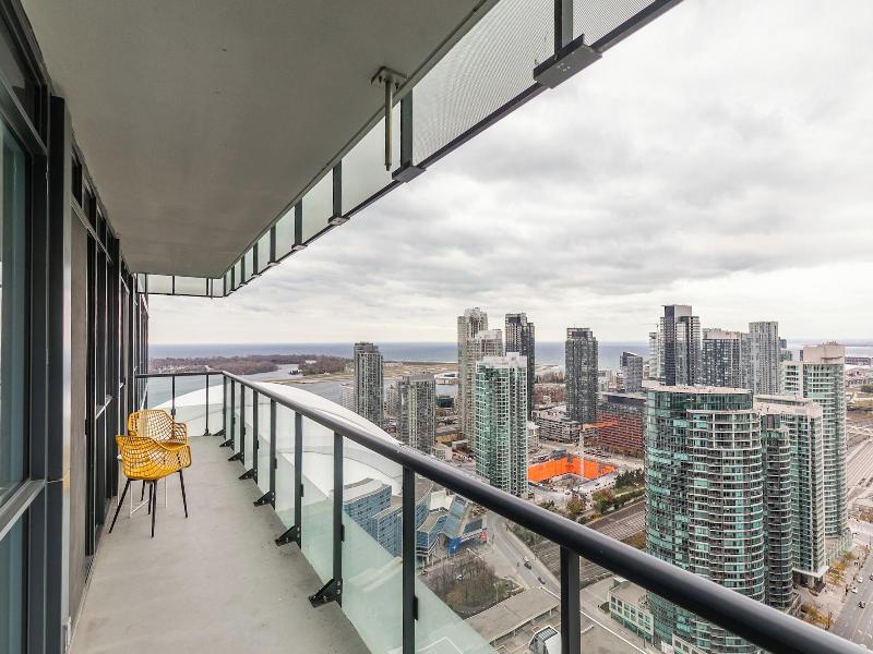 Modern Downtown Apartments — photo 28