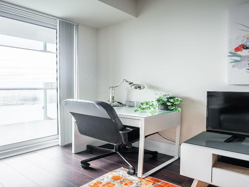 Modern Downtown Apartments — photo 9