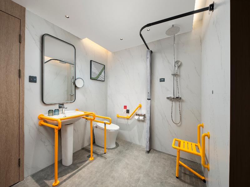 Holiday Inn Ningbo Beilun image