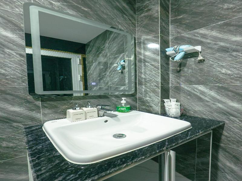 Le Vu Hotel image