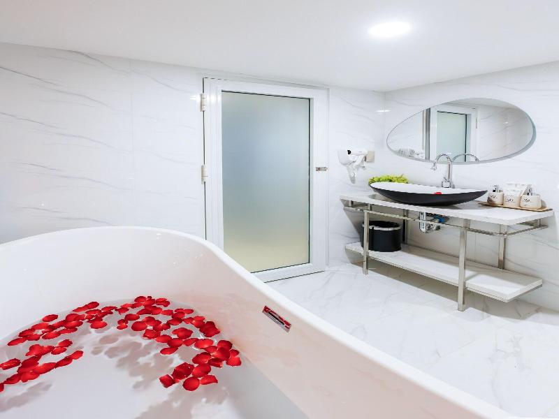 Le Vu Hotel image