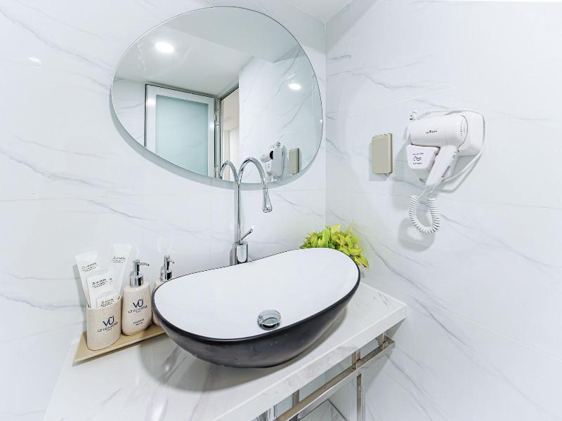 Le Vu Hotel image